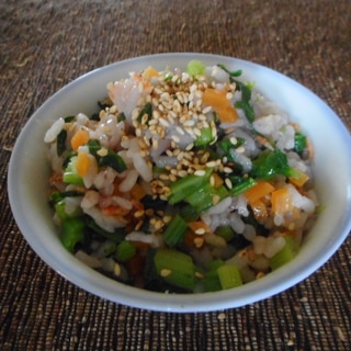 小松菜とニンジンのおかか混ぜご飯
